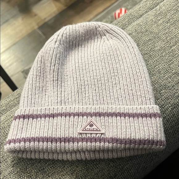 Athleta Daily Knit Beanie One Size Cashmere Wool Blend in Lavender and White - Picture 2 of 5